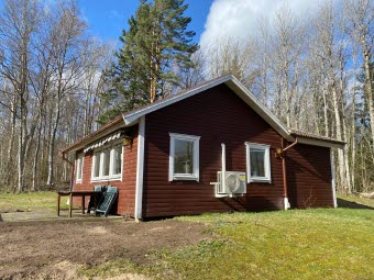 Vy över sommarstuga