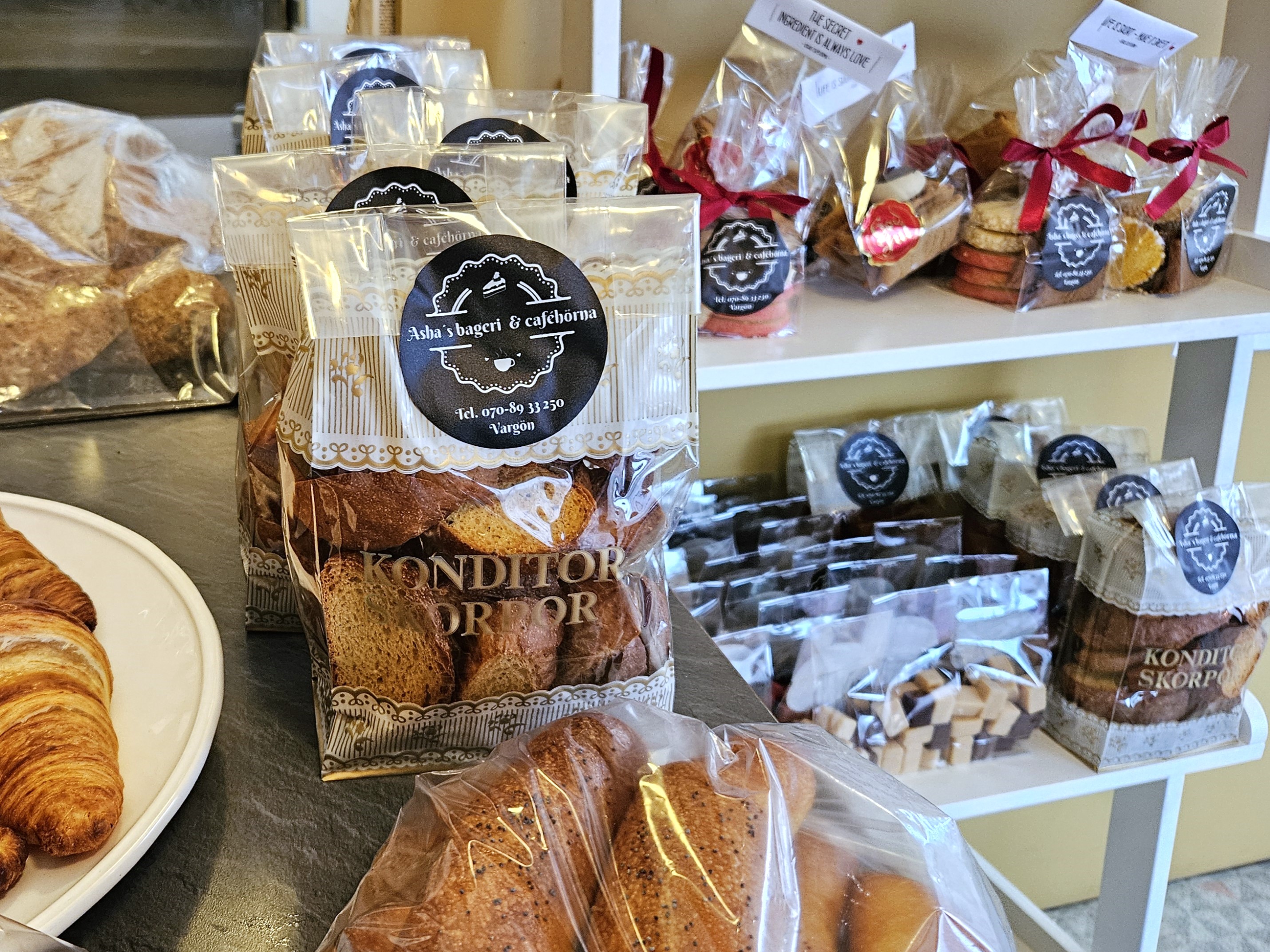 Skorpor, bröd och kakor