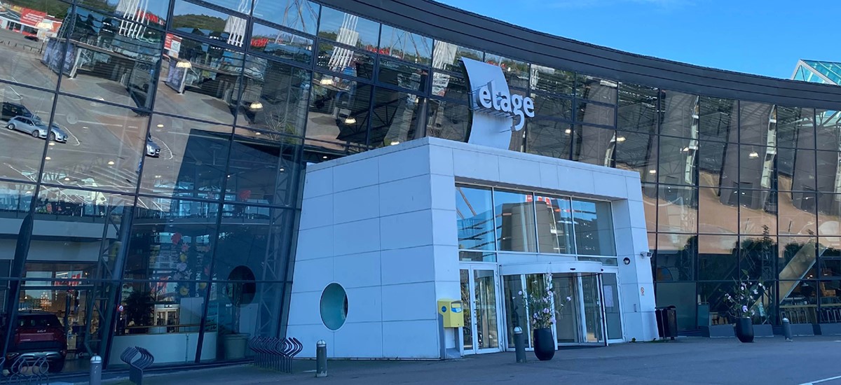 Foto av framsidan på shoppingcentret Etage 