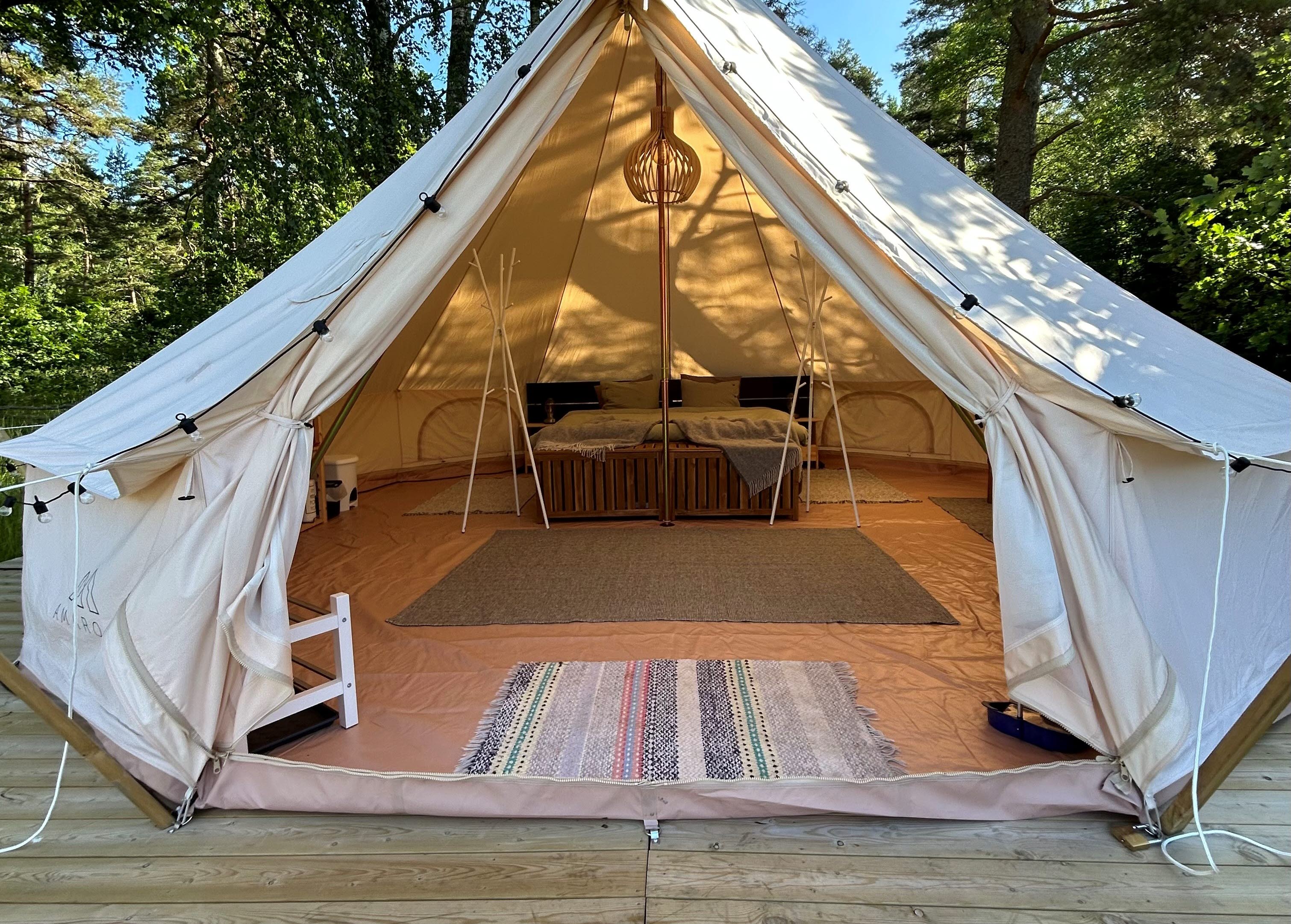 Öppet möblerat glampingtält på Hunneberg