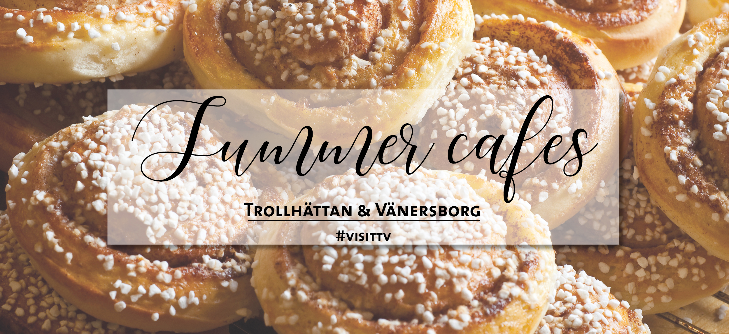 Flera kanelbullar som ligger i en hög.