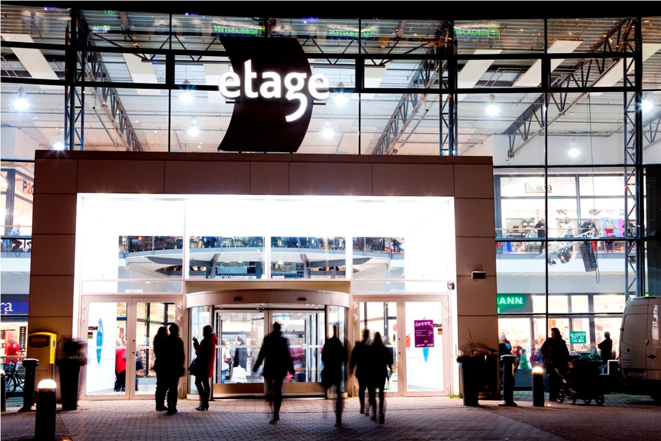 Ingången till shoppinghuset Etage på Överbyområdet.