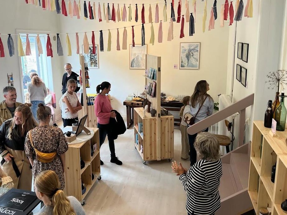 Inne i butiken Petit Paris 