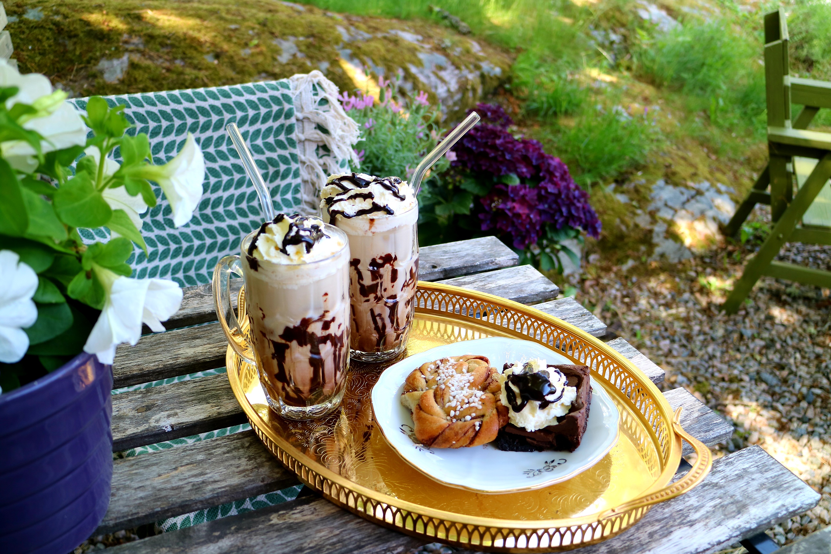 Närbild fika slussboden