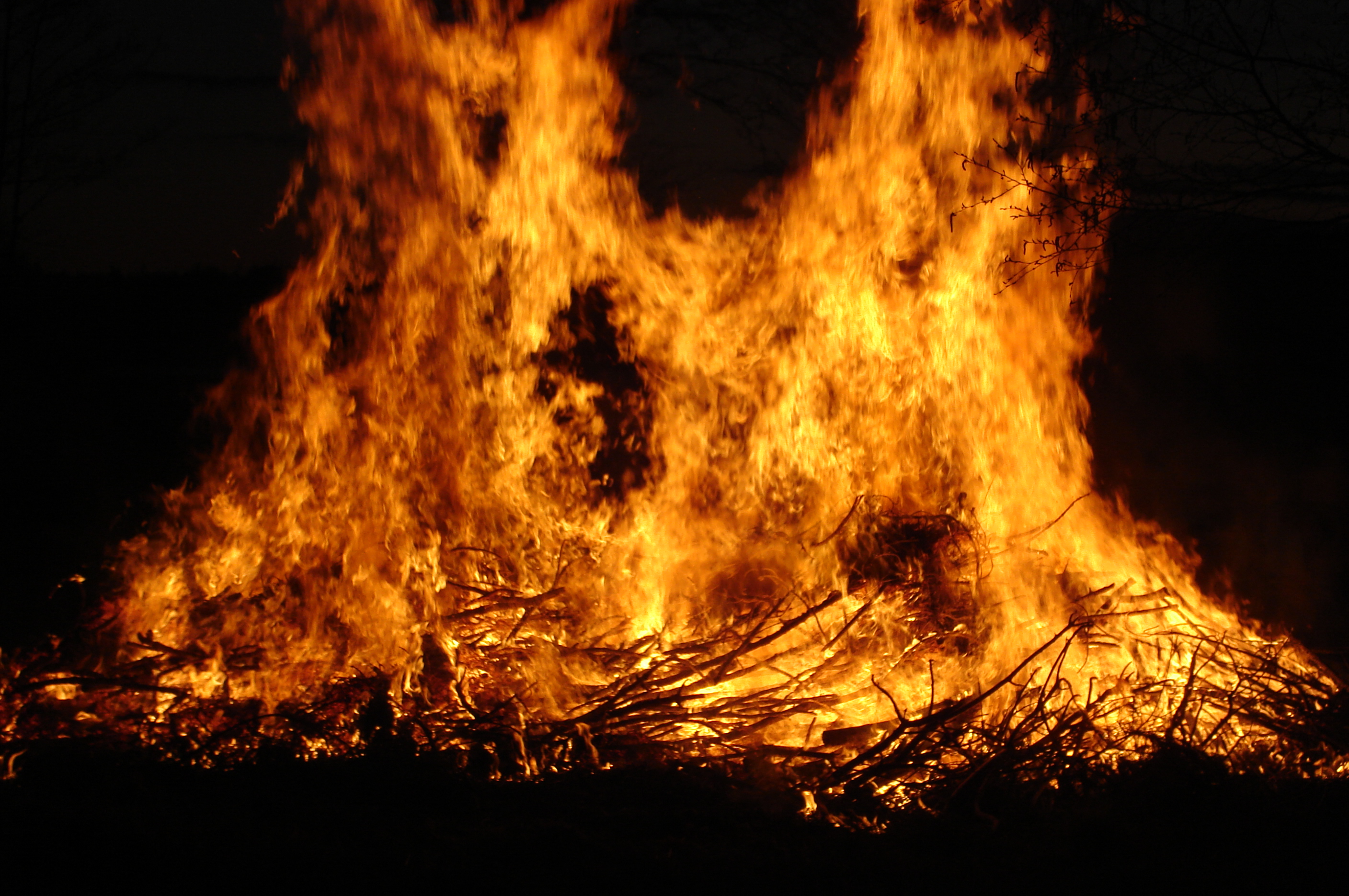 Öppen brasa under nattetid