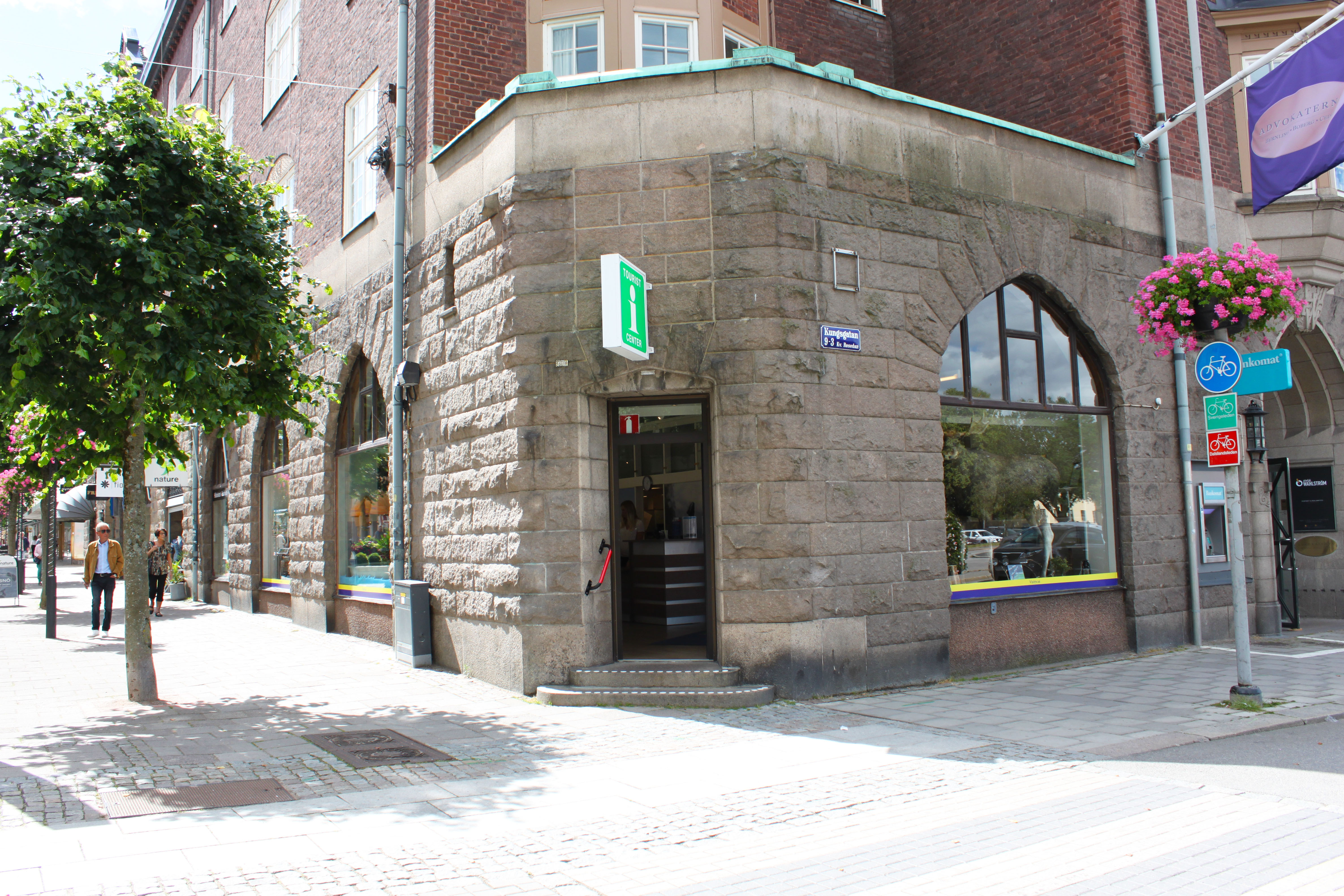 Vy utanför Vänersborgs turistbyrå.