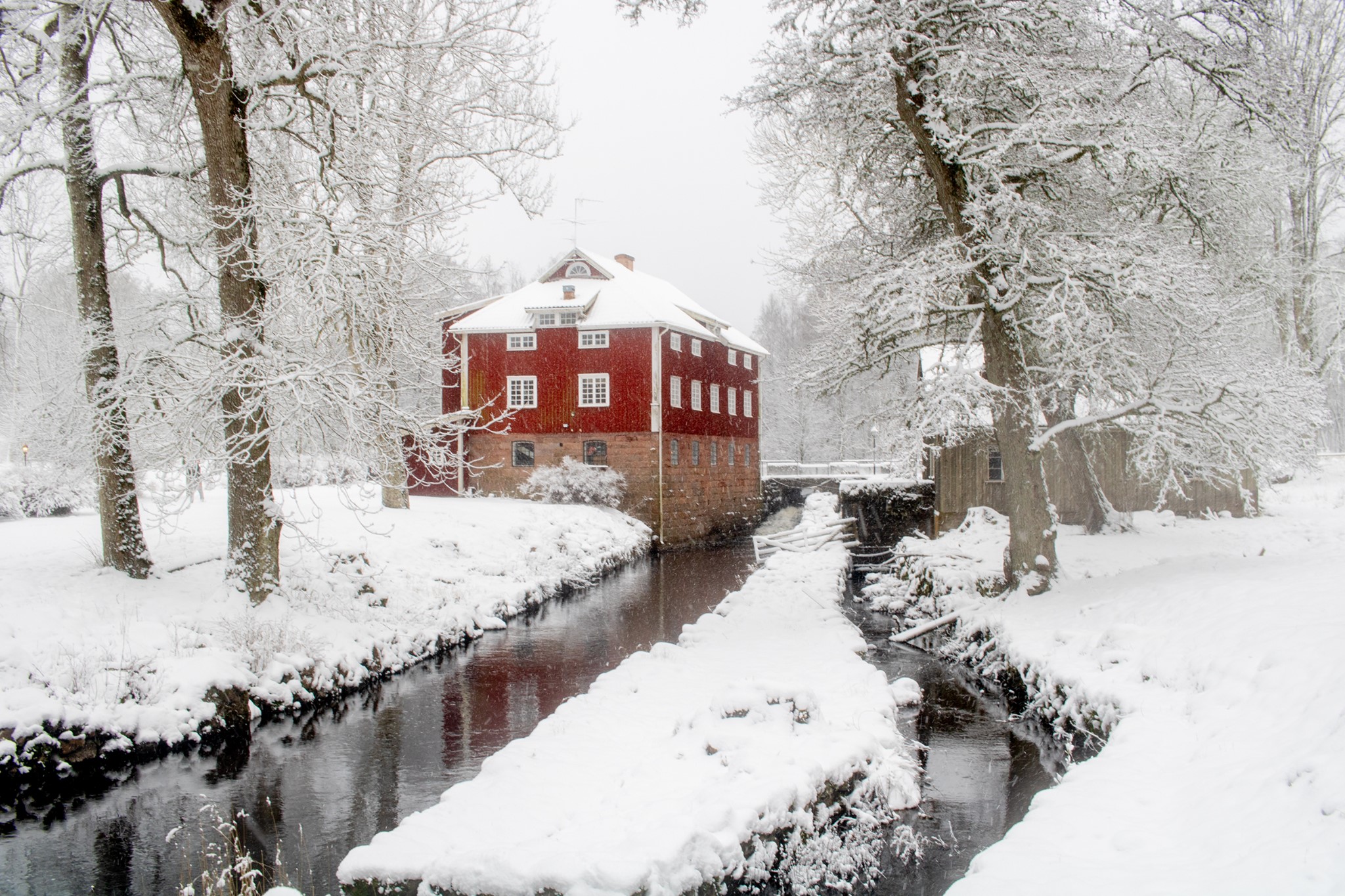 Åråskvarn i vinterskrud