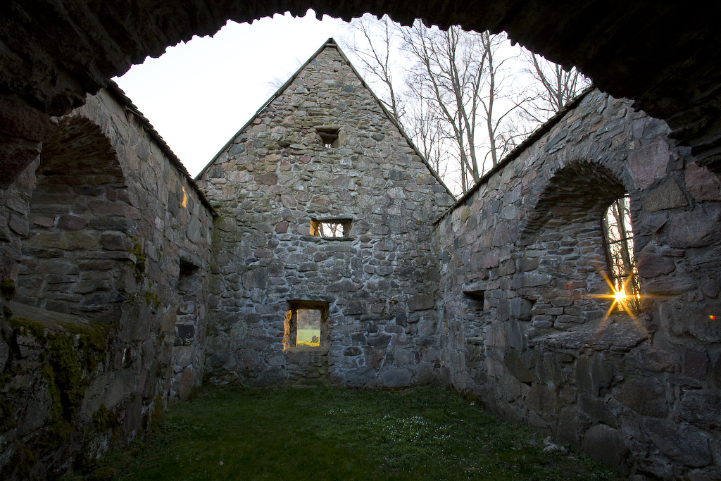 Fänneslunda kyrkoruin