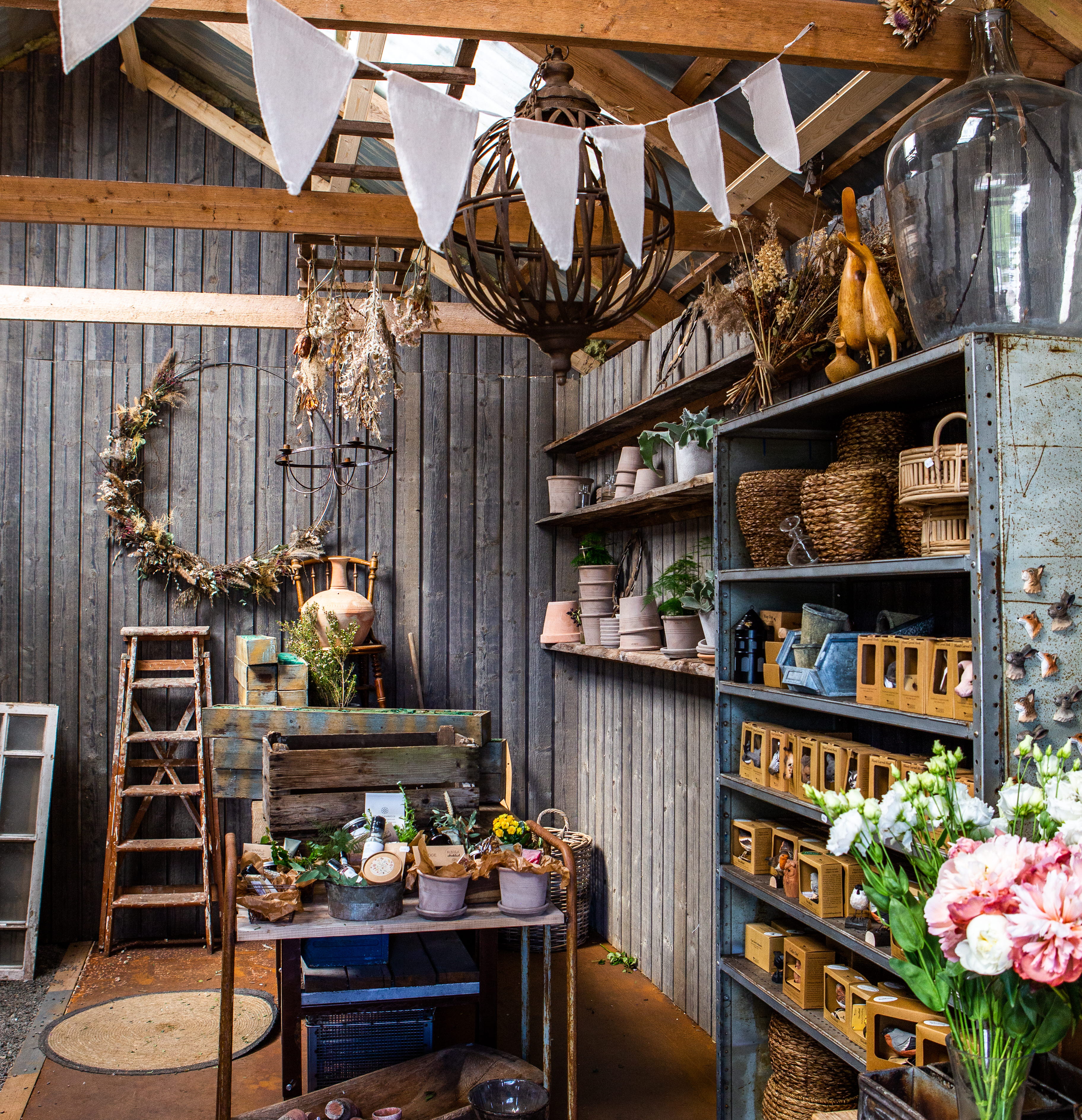 Alboga Blommor och Jord