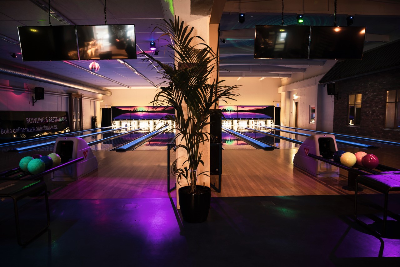 bowlinghall med en palm