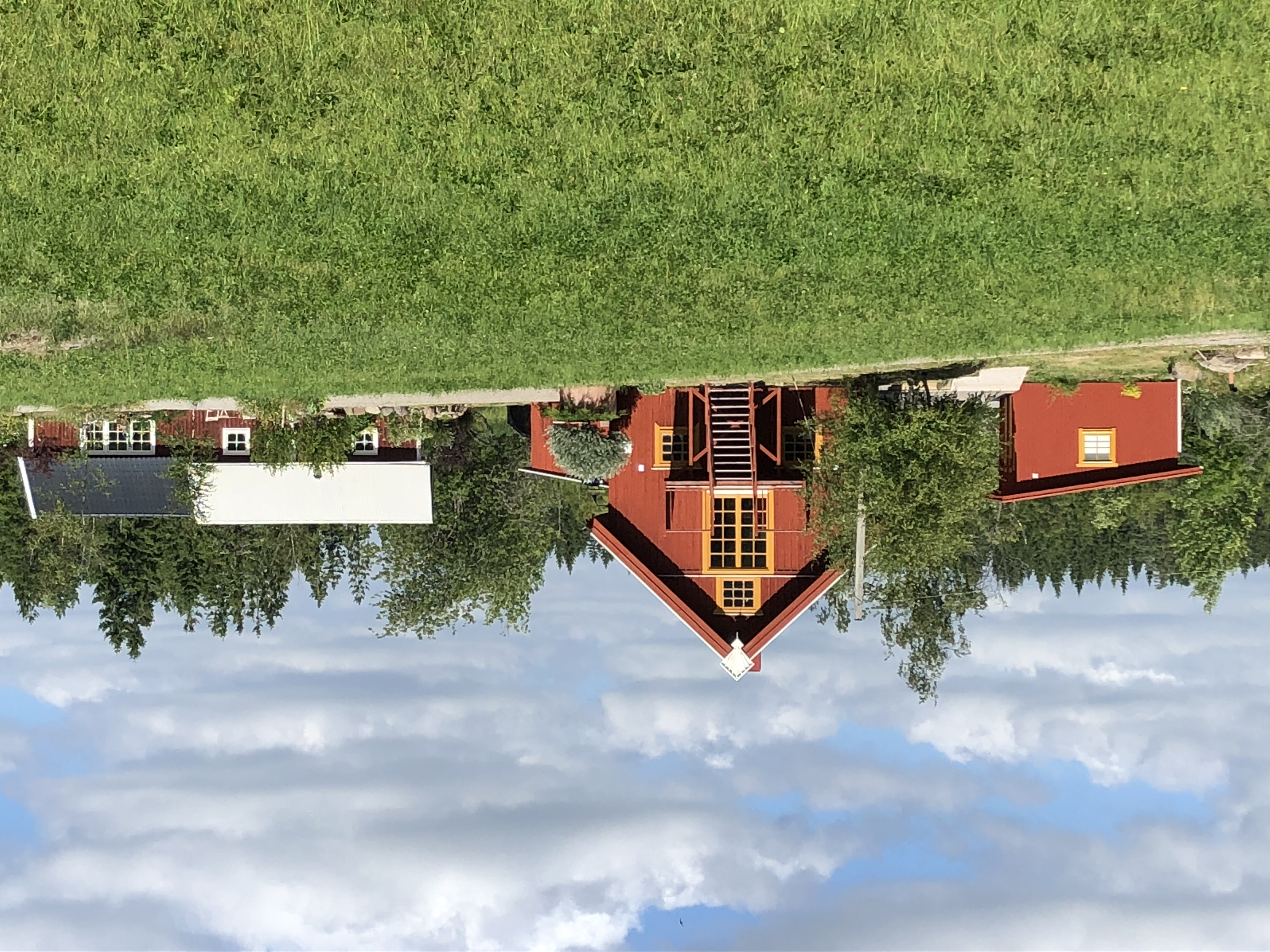 Welcome to Björkedal Gård, conference & study centre, farm hotel and restaurant, a stone's throw from highway 40 between Gothenburg on the North Sea and the lake district of Småland.