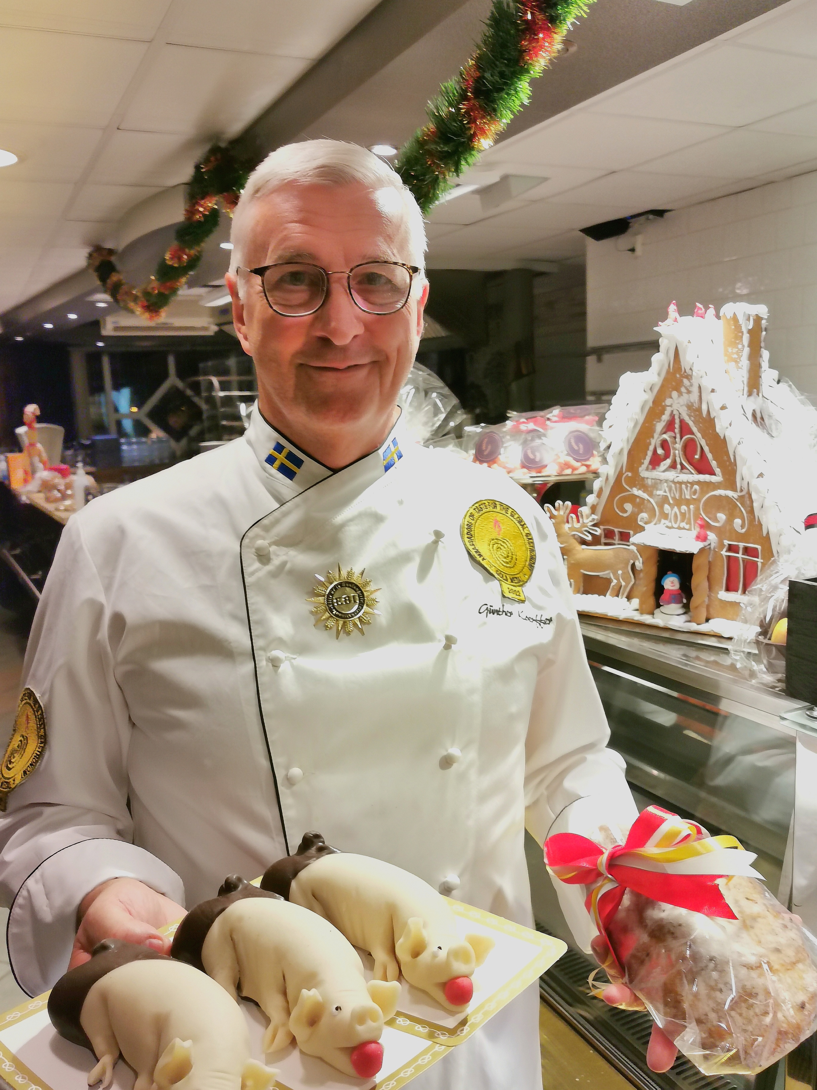 Gunther bagare håller i bakelser