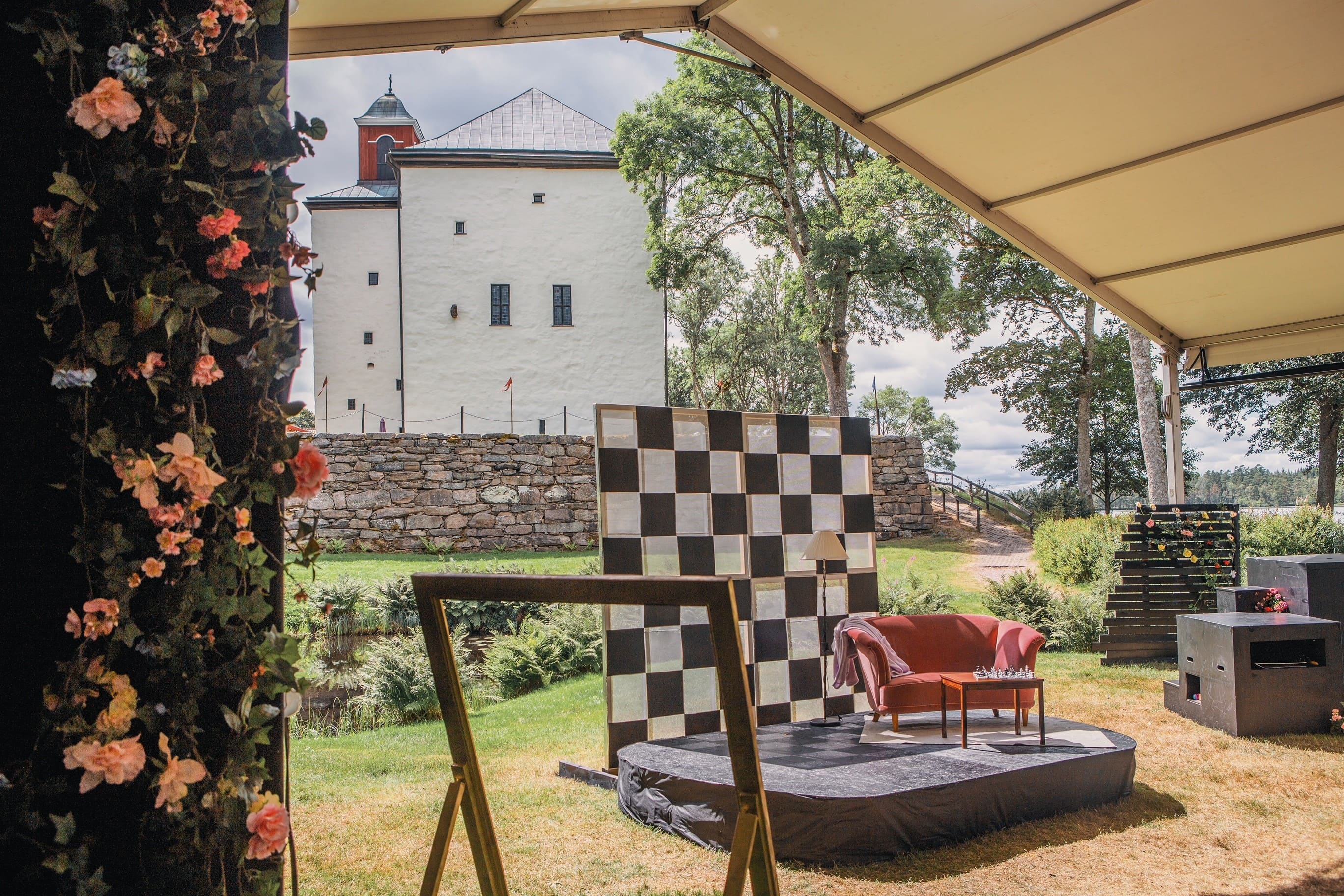 Torpa Slottsteater Alice i spegellandet