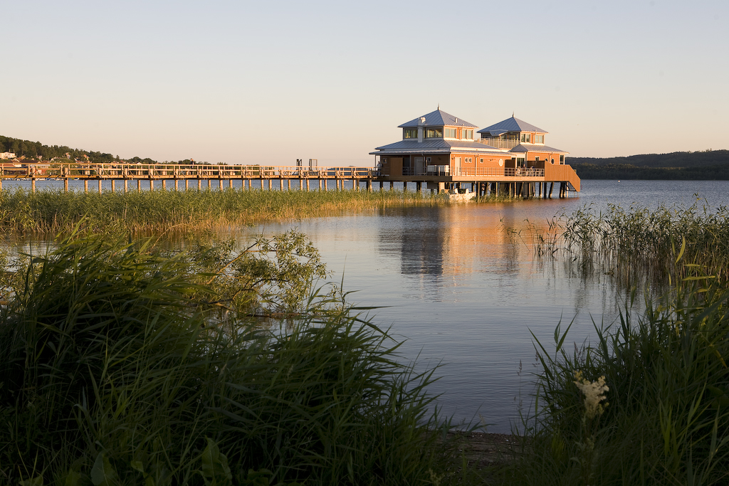 Ulricehamns Kallbadhus a summer evening.