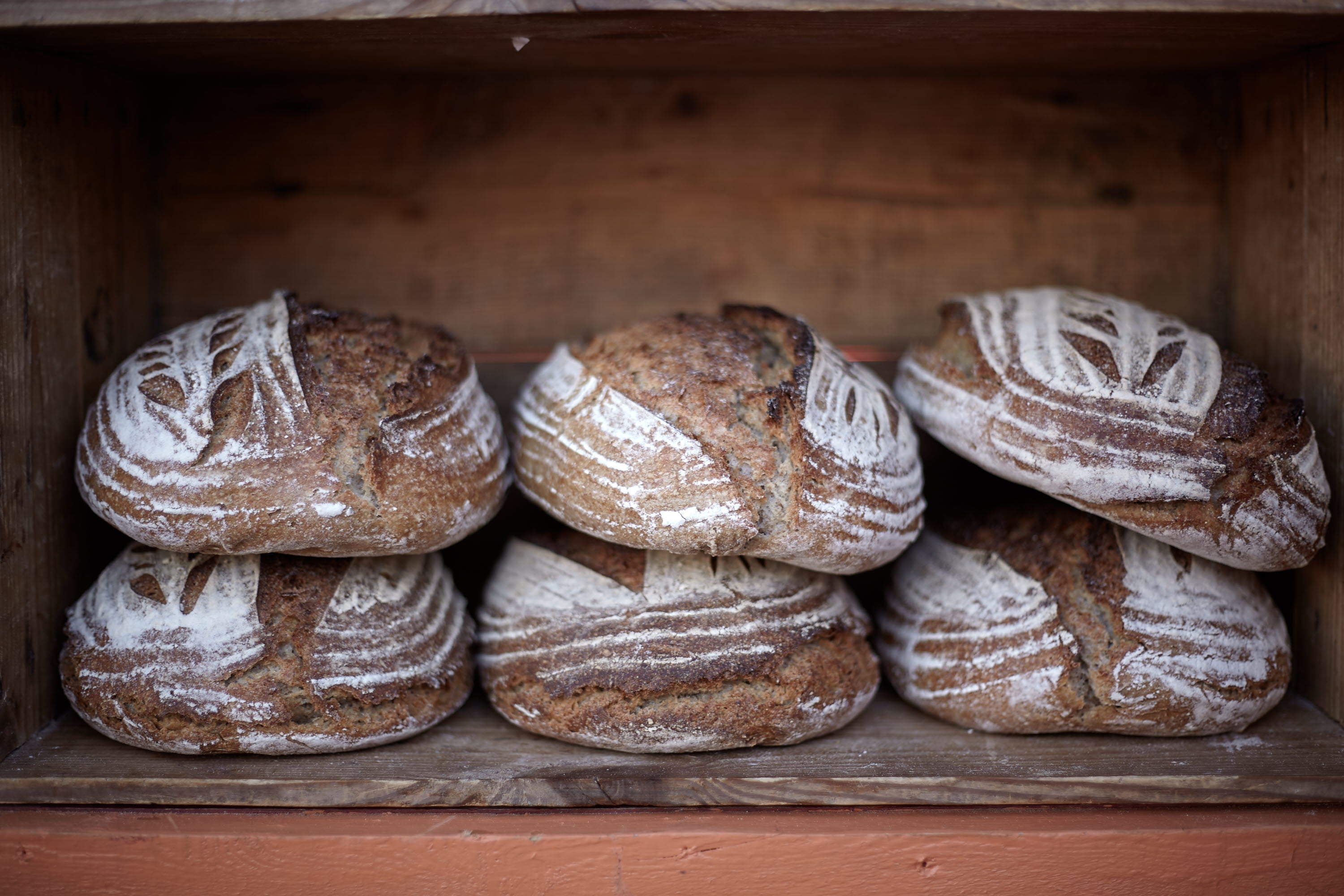 Nybakad bröd på Mathantverkssafari. 