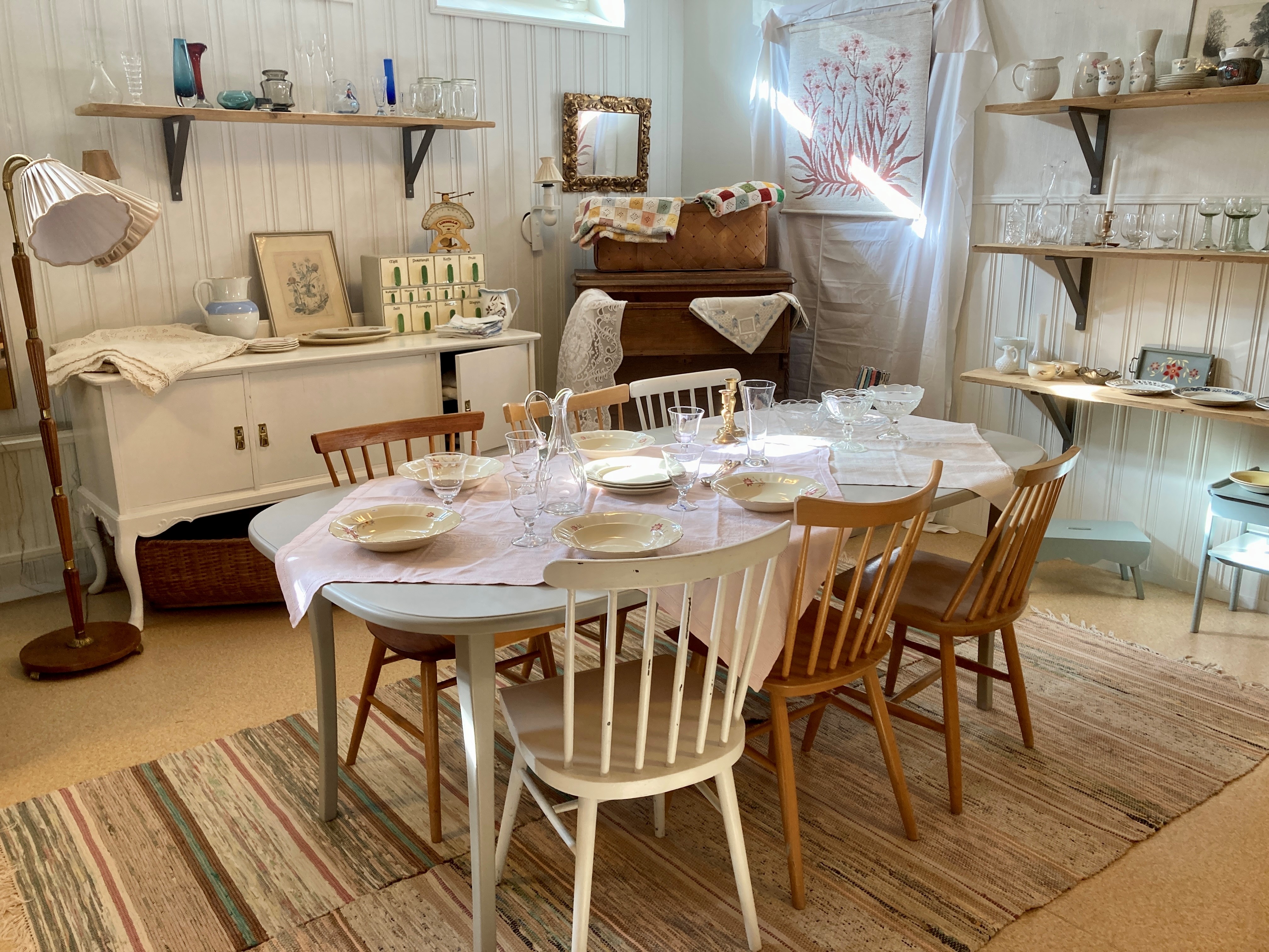 Matplats i en retrobutik.