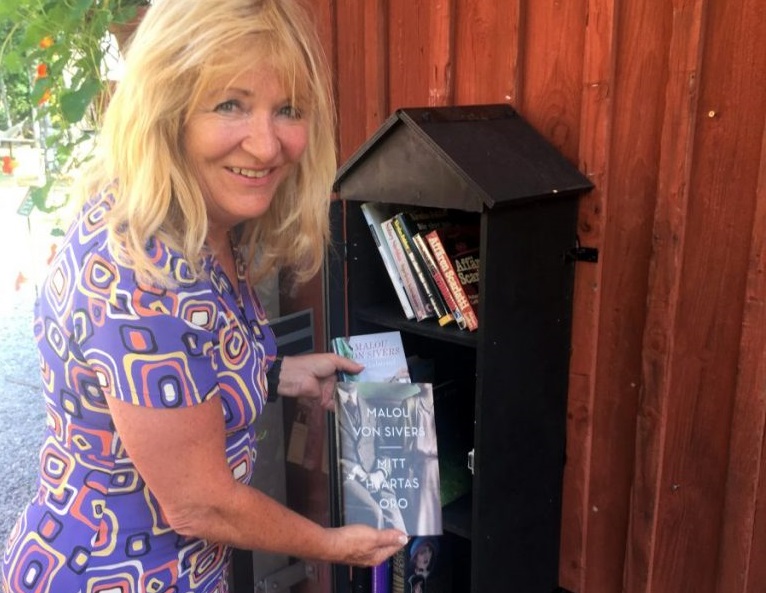 Malou von Sivers med bokskåp på Not Quite.